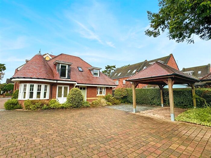 3 Bedroom House To Rent In Forest Road, Branksome Park, BH13