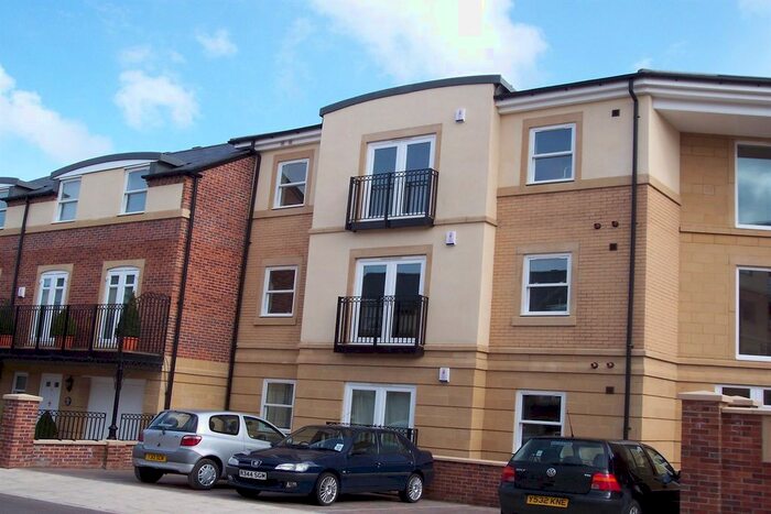 2 Bedroom Flat To Rent In Grove Park Crescent, Gosforth, Newcastle Upon Tyne NE3