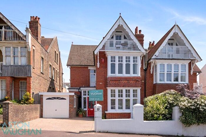 6 Bedroom Semi-Detached House For Sale In East Drive, Brighton, BN2