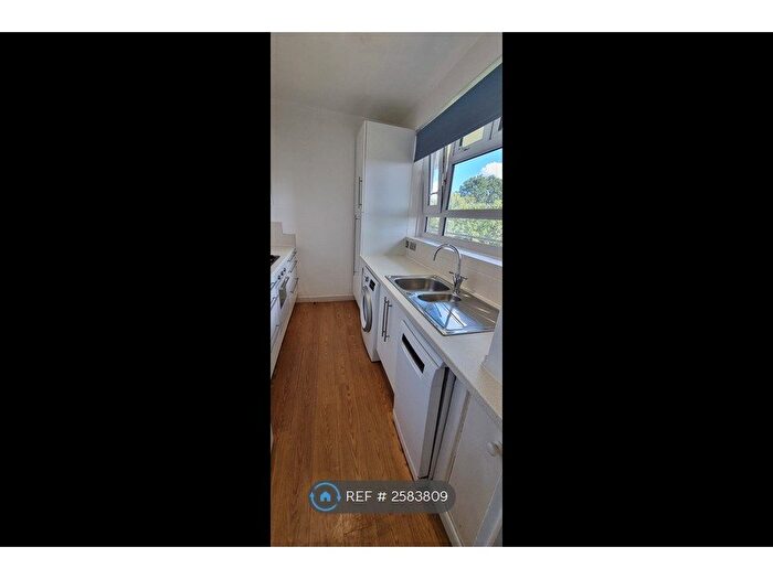 2 Bedroom Flat To Rent In Albert Drive, London, SW19