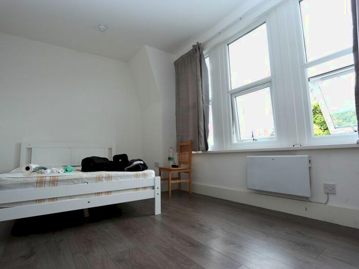Property To Rent In Queens Parade, Green Lanes, London, N8