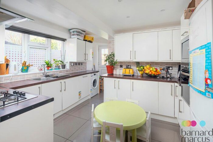 4 Bedroom Property To Rent In Roman Road, East Ham, London E6