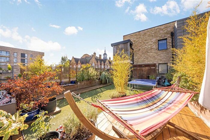 2 Bedroom Flat For Sale In Boundary Lane, Walworth, SE17
