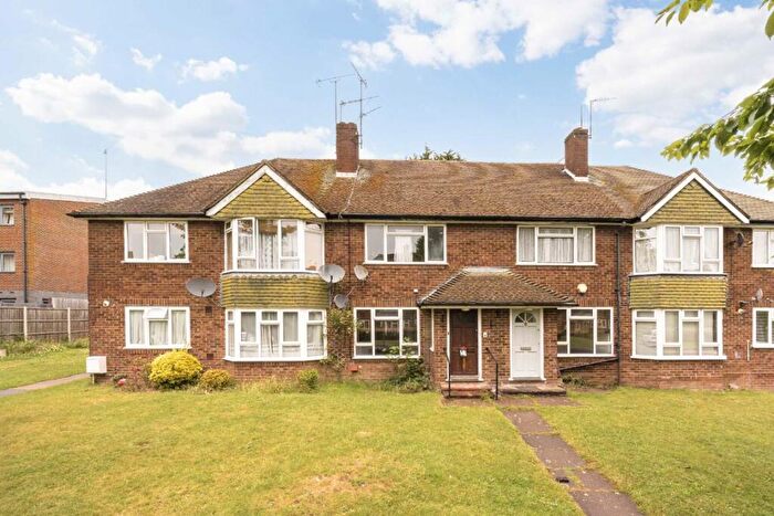 2 Bedroom Maisonette For Sale In Sterling Avenue, Edgware, HA8