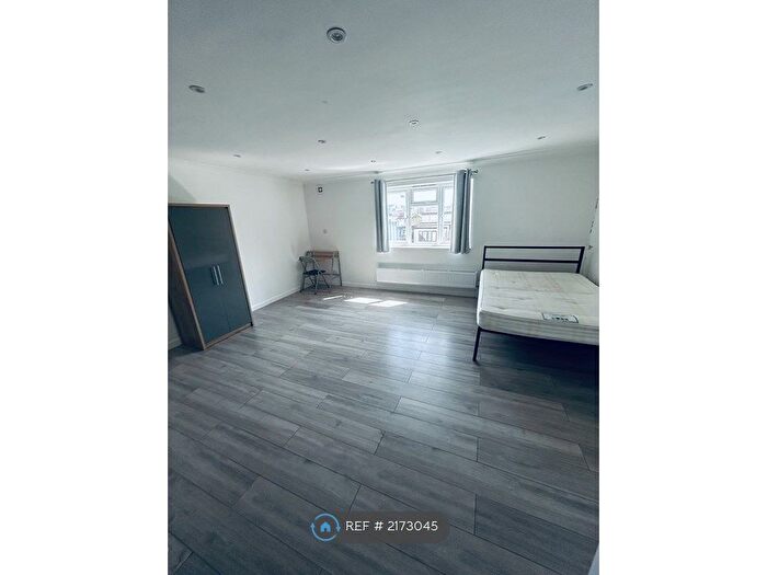 Studio To Rent In West St, Brighton, BN1