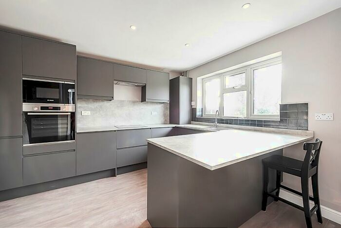 2 Bedroom Maisonette To Rent In Marshals Drive St. Albans, AL1