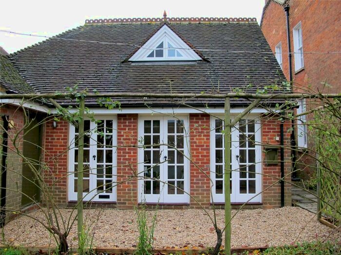 1 Bedroom Detached House To Rent In East Street, Thame, Oxfordshire, OX9