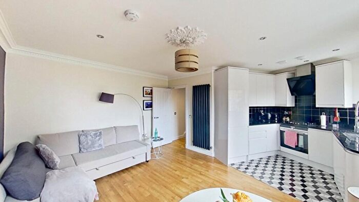 1 Bedroom Flat To Rent In Cockburn Street, Edinburgh, EH1
