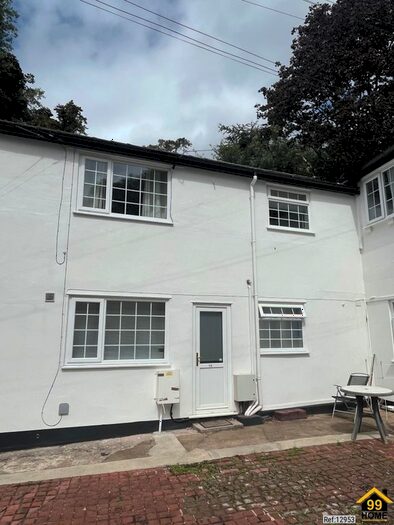 1 Bedroom Flat To Rent In St Michaels Road, Torquay, Devon, TQ1