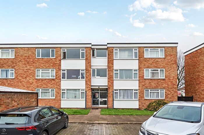2 Bedroom Flat For Sale In Tolworth Rise South, Surbiton, KT5