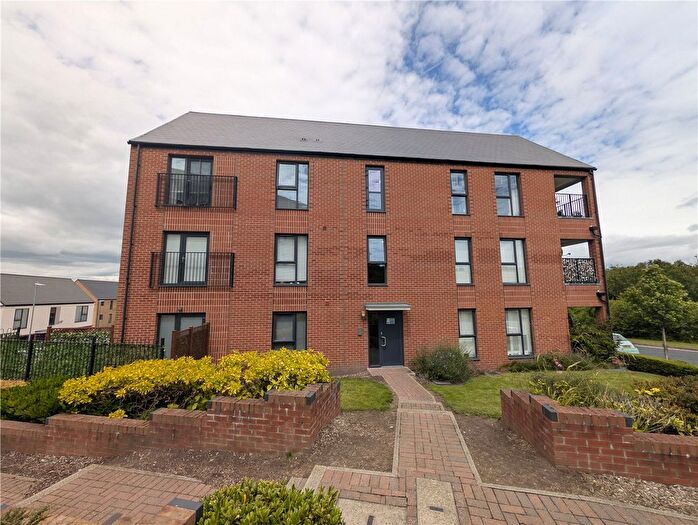 2 Bedroom Flat For Sale In Parkside Crescent, Ketley, Telford, Shropshire, TF1