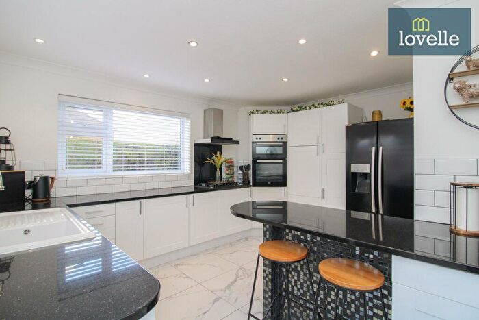 4 Bedroom Detached House For Sale In St Nicholas Drive, Wybers, Grimsby, DN37