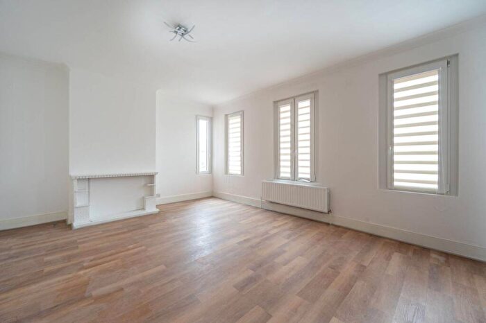 2 Bedroom Maisonette To Rent In Chingford Road, Walthamstow, London, E17