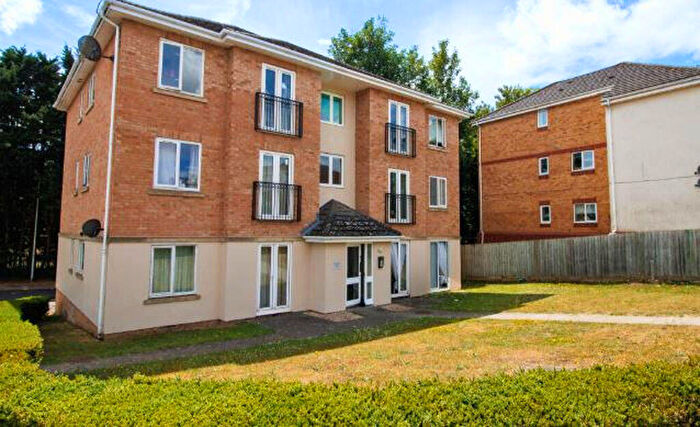 2 Bedroom Flat For Sale In Tarn Howes Close, Thatcham, RG19