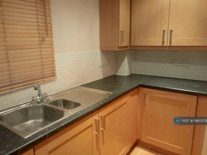 2 Bedroom Flat To Rent In Tudor Way, Sutton Coldfield, B72