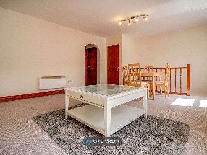 1 Bedroom Flat To Rent In Dover Street, Swindon, SN1