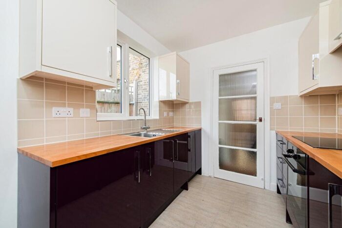 1 Bedroom Flat To Rent In Albyn Road, Deptford, London, SE8