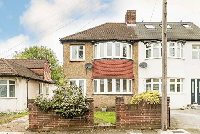 3 Bedroom Semi-Detached House For Sale In Glasbrook Avenue, Twickenham, TW2