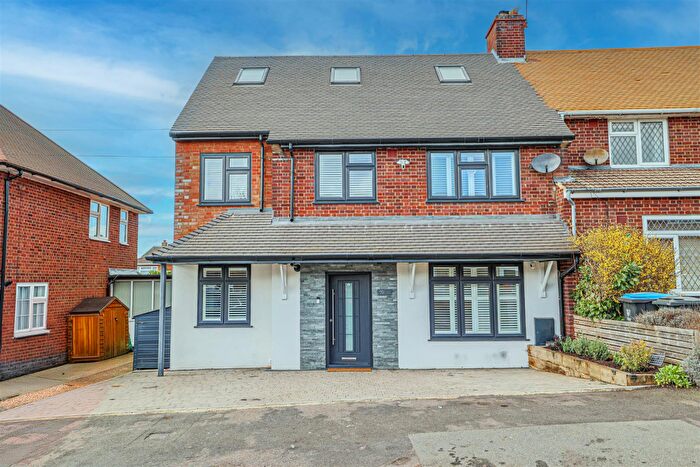 5 Bedroom Semi Detached House For Sale In Hobbs Hill Road, Hemel Hempstead, HP3