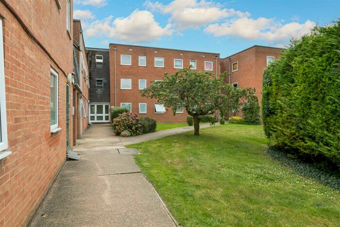 2 Bedroom Flat To Rent In Grove Court, Arlesey, SG15