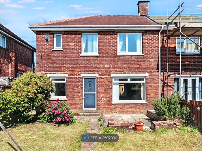 3 Bedroom Semi-Detached House To Rent In Kelmore Grove, Bradford, BD6