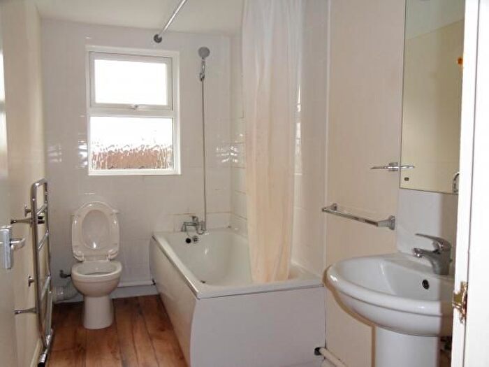 1 Bedroom Flat To Rent In High Street, Hounslow, TW3