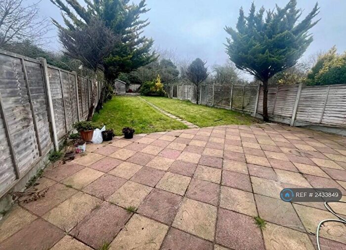 4 Bedroom Detached House To Rent In Tunnel Gardens, London, N11