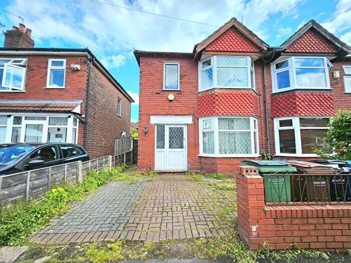 3 Bedroom Semi-detached House For Sale In Heaton Norris, Stockport, Cheshire, SK4