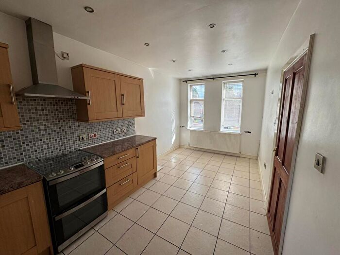 3 Bedroom Flat To Rent In The Circle, Barton Road, M32