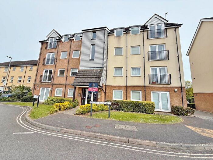 2 Bedroom Flat For Sale In Tudor Crescent, Cosham, PO6