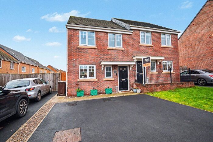 3 Bedroom Semi Detached House For Sale In Milton Road, Wakefield, West Yorkshire, WF2