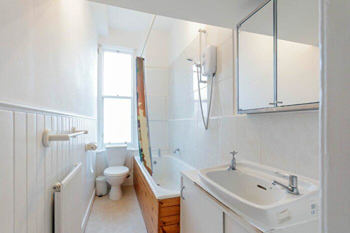 1 Bedroom Flat To Rent In L – Merchiston Grove, Edinburgh, EH11