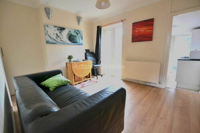 3 Bedroom Terraced House To Rent In Foxhill Road, Reading, RG1