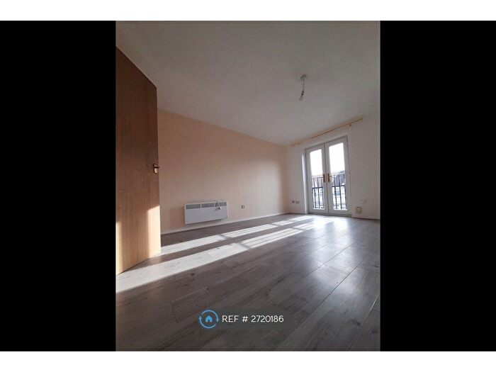 2 Bedroom Flat To Rent In Shafter Road, Dagenham, RM10