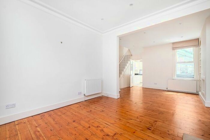 4 Bedroom Flat To Rent In Burnthwaite Road, London, SW6