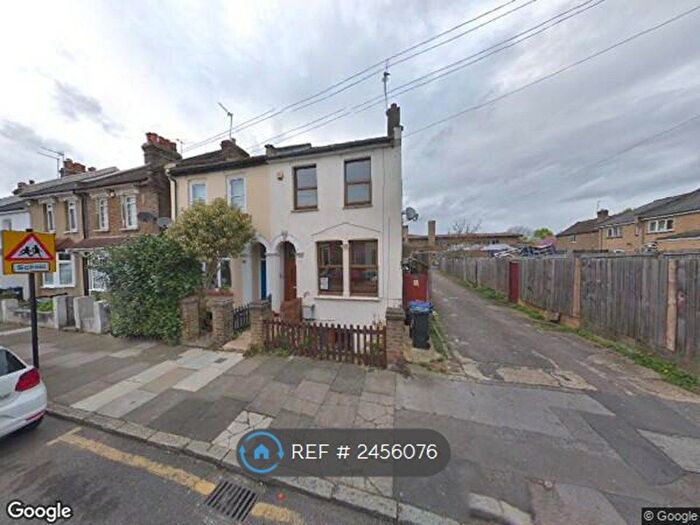 2 Bedroom Flat To Rent In Enfield Town, Enfield, EN1