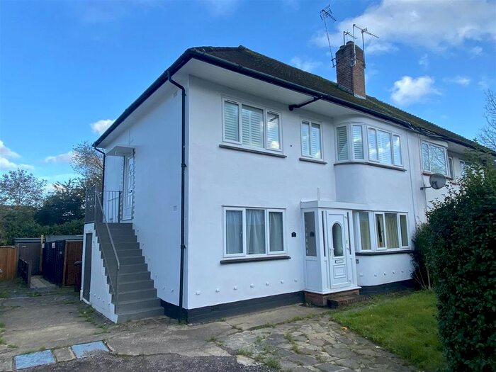 2 Bedroom Flat To Rent In Eldon Avenue, Borehamwood, WD6