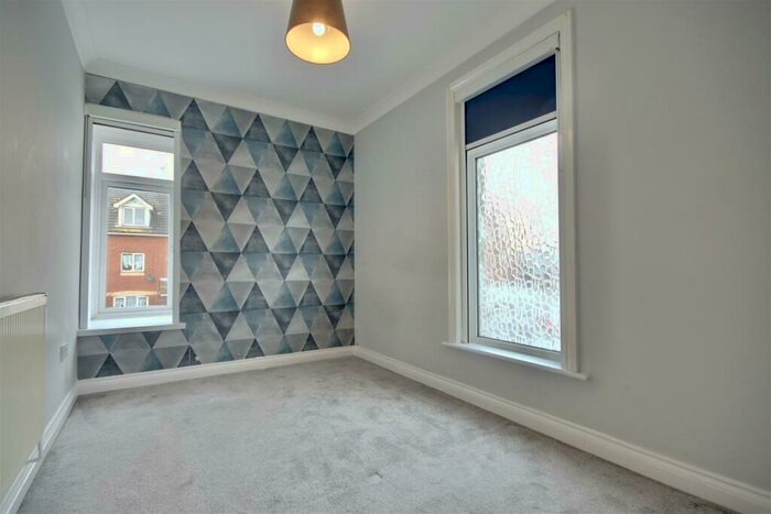 2 Bedroom End Of Terrace House For Sale In Copnor Road, Portsmouth, PO3