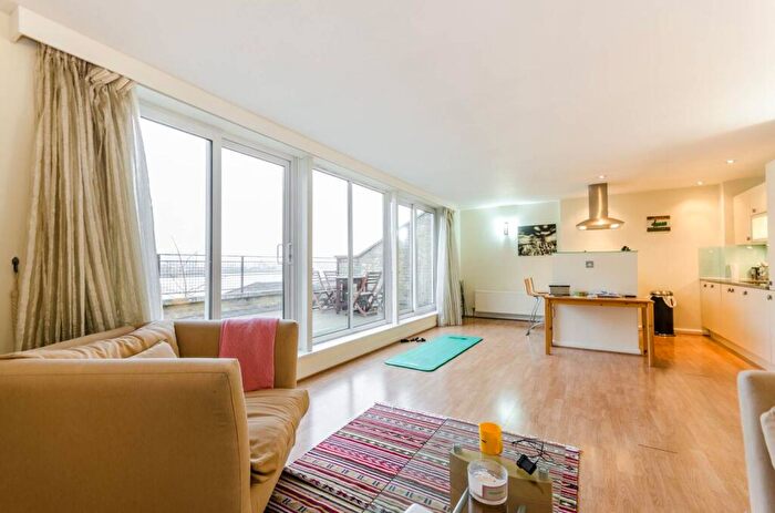 1 Bedroom Flat To Rent In Cold Harbour, Canary Wharf, London, E14