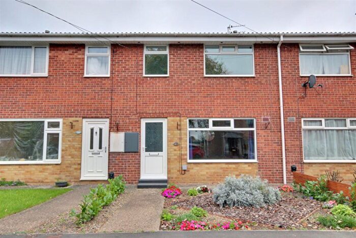 3 Bedroom Terraced House For Sale In Grove Park, Beverley, HU17