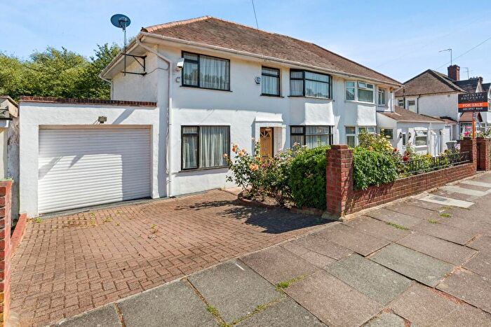 5 Bedroom Semi-Detached House For Sale In Ravenscroft Avenue, Wembley, HA9