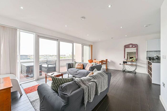 3 Bedroom Flat To Rent In Reminder Lane, Greenwich Millennium Village, London, SE10