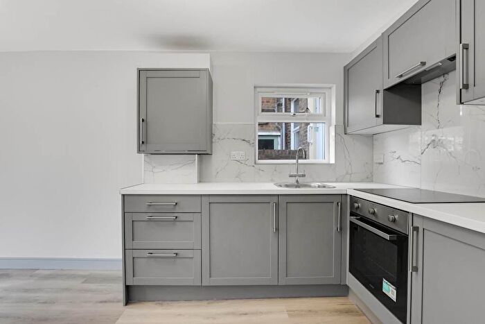 2 Bedroom Flat To Rent In Heber Road, Southwark, London, SE22