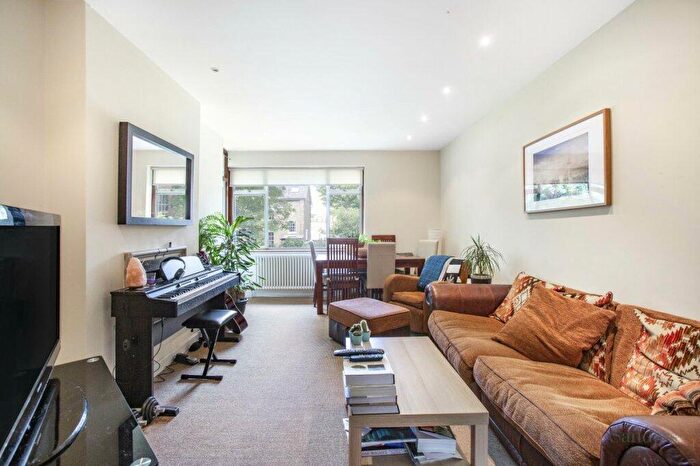 3 Bedroom Flat To Rent In Alwyne Square, Islington, London, N1