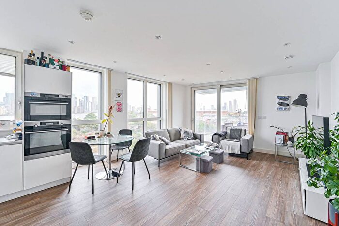 2 Bedroom Flat For Sale In Telegraph Avenue, Greenwich, London, SE10