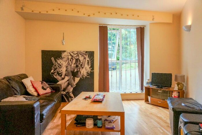 3 Bedroom Flat To Rent In New Moon Apartments, Shire Oak Road, Leeds, West Yorkshire, LS6