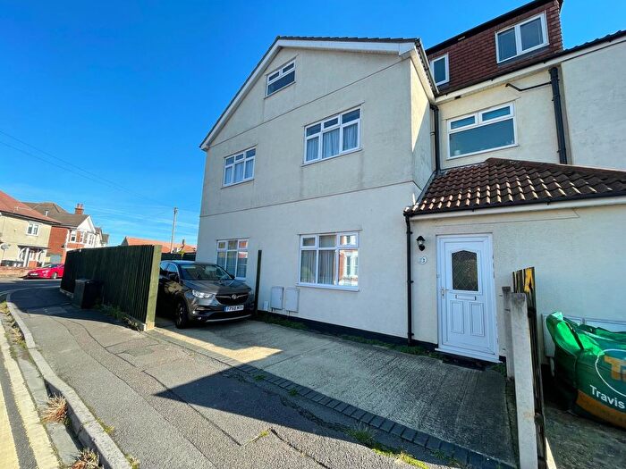 5 Bedroom Town House To Rent In Linwood Road, Bournemouth, BH9
