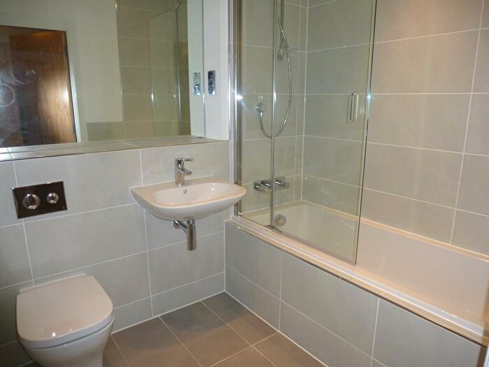 2 Bedroom Apartment To Rent In Kingfisher Drive, Maidenhead, SL6