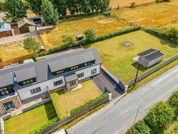 5 Bedroom Semi Detached House For Sale In Sandy Lane, Middlestown, Wakefield, WF4