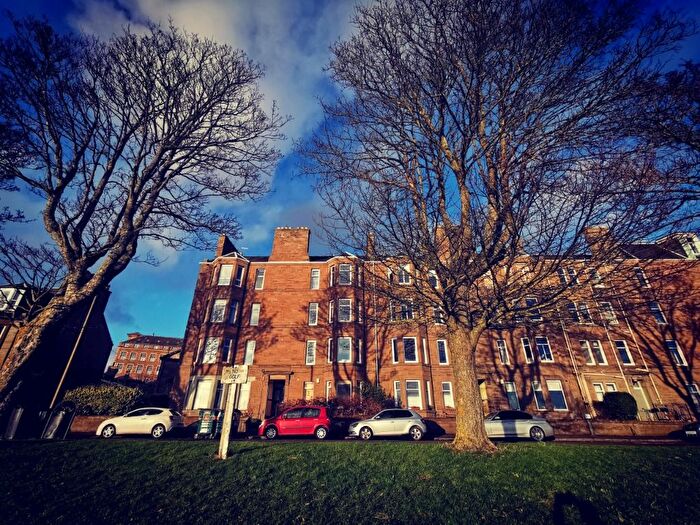 2 Bedroom Flat To Rent In Magdalen Yard Road, West End, Dundee, DD2